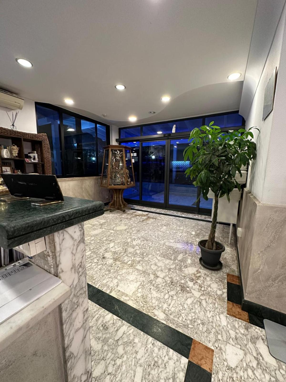 Hotel Clinton Casoria Εξωτερικό φωτογραφία