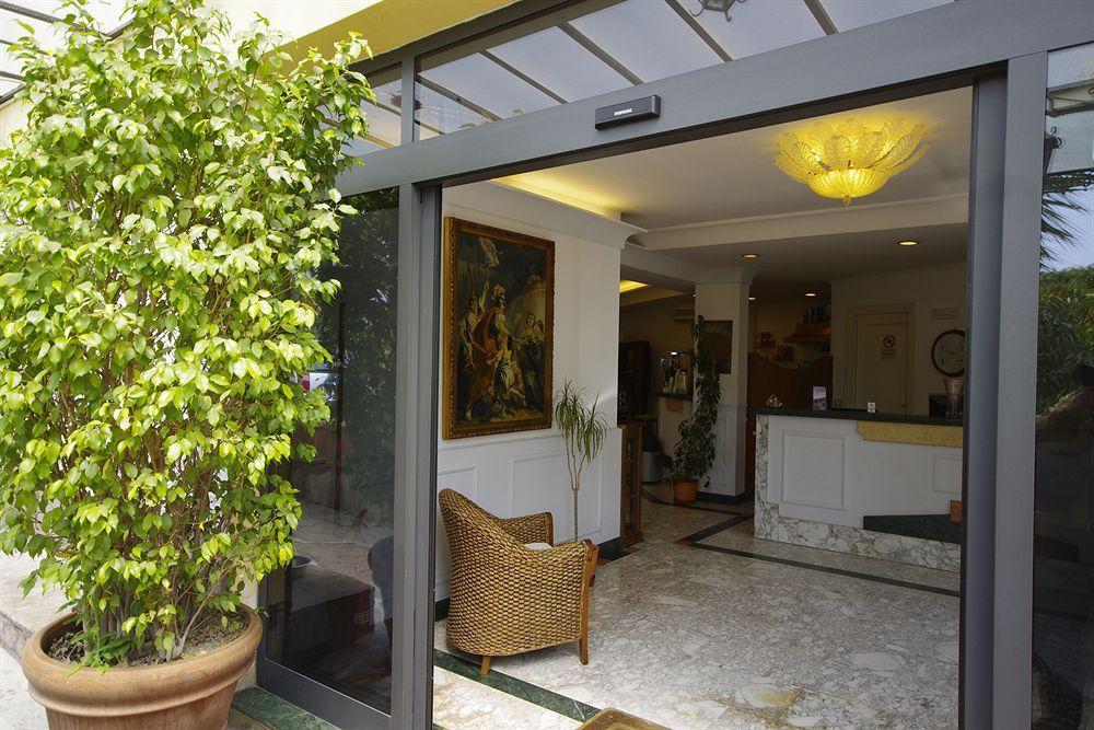 Hotel Clinton Casoria Εξωτερικό φωτογραφία
