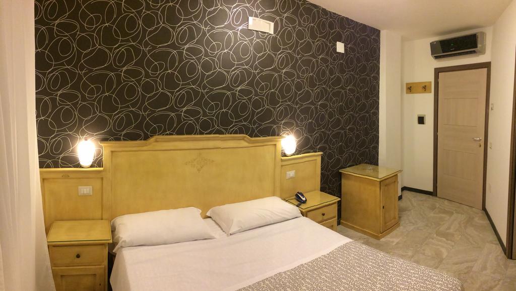 Hotel Clinton Casoria Εξωτερικό φωτογραφία