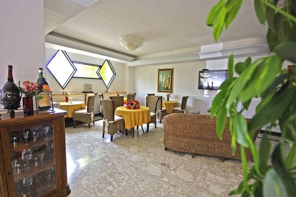 Hotel Clinton Casoria Εξωτερικό φωτογραφία