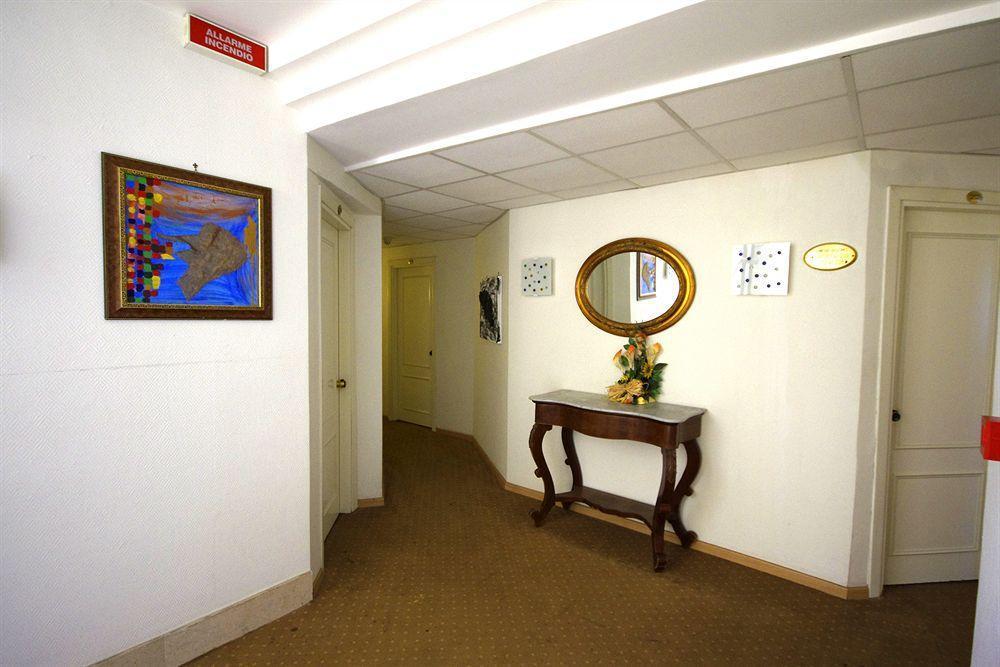 Hotel Clinton Casoria Εξωτερικό φωτογραφία