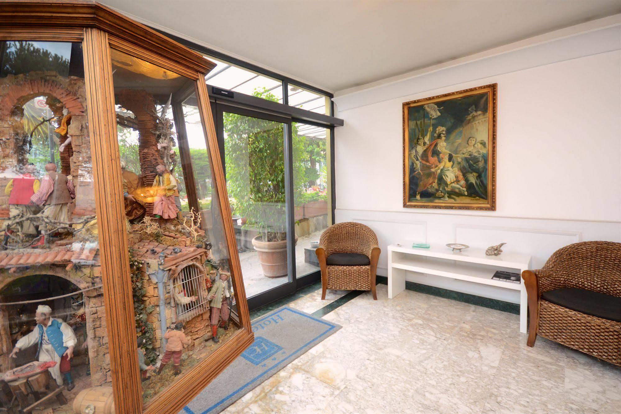 Hotel Clinton Casoria Εξωτερικό φωτογραφία
