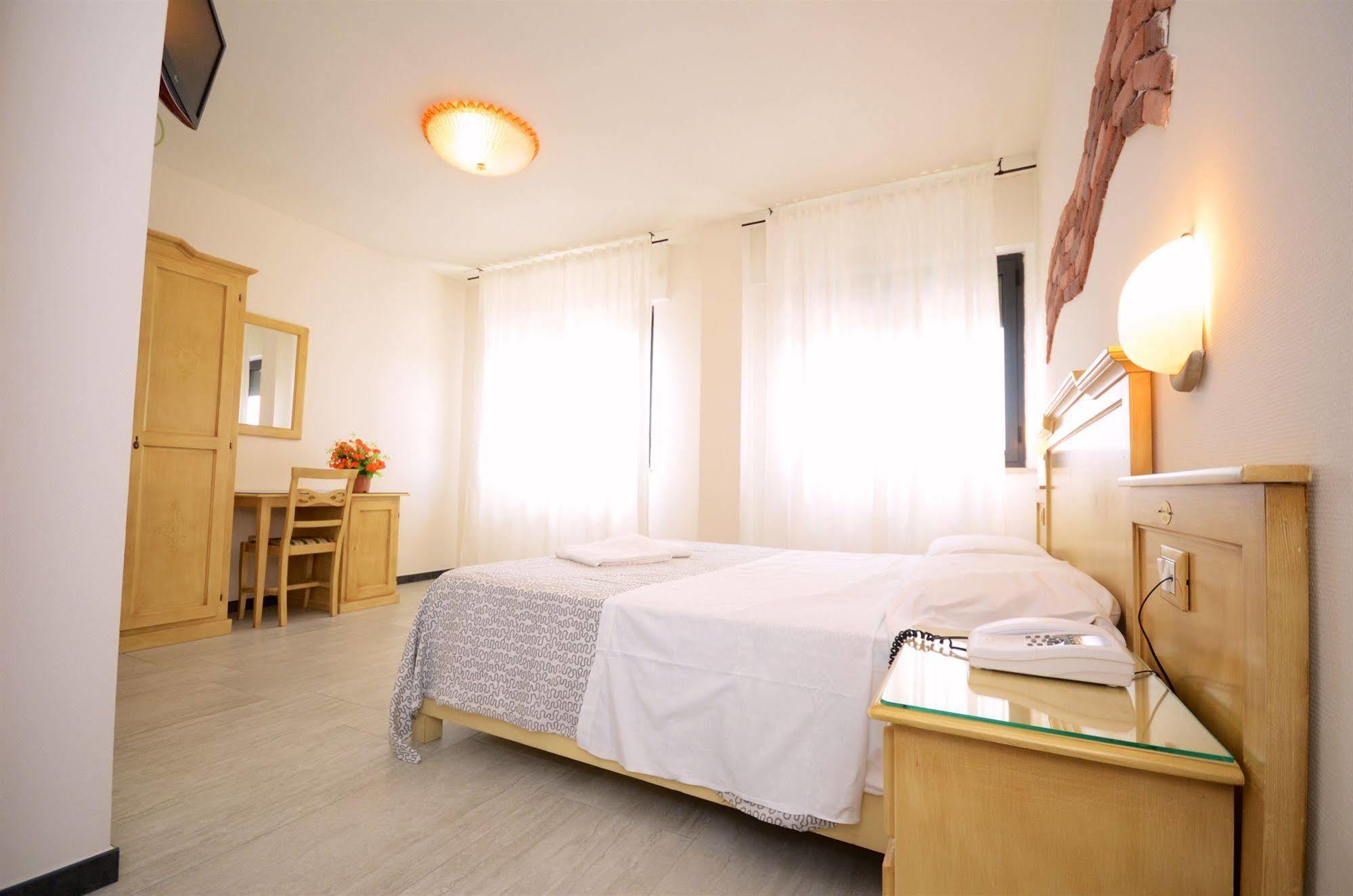Hotel Clinton Casoria Εξωτερικό φωτογραφία