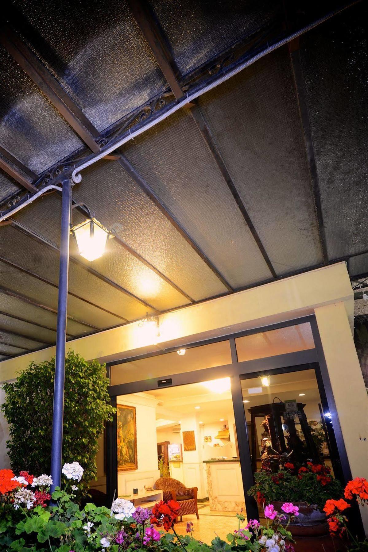 Hotel Clinton Casoria Εξωτερικό φωτογραφία