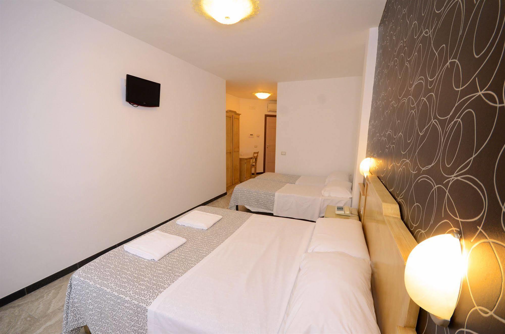 Hotel Clinton Casoria Εξωτερικό φωτογραφία