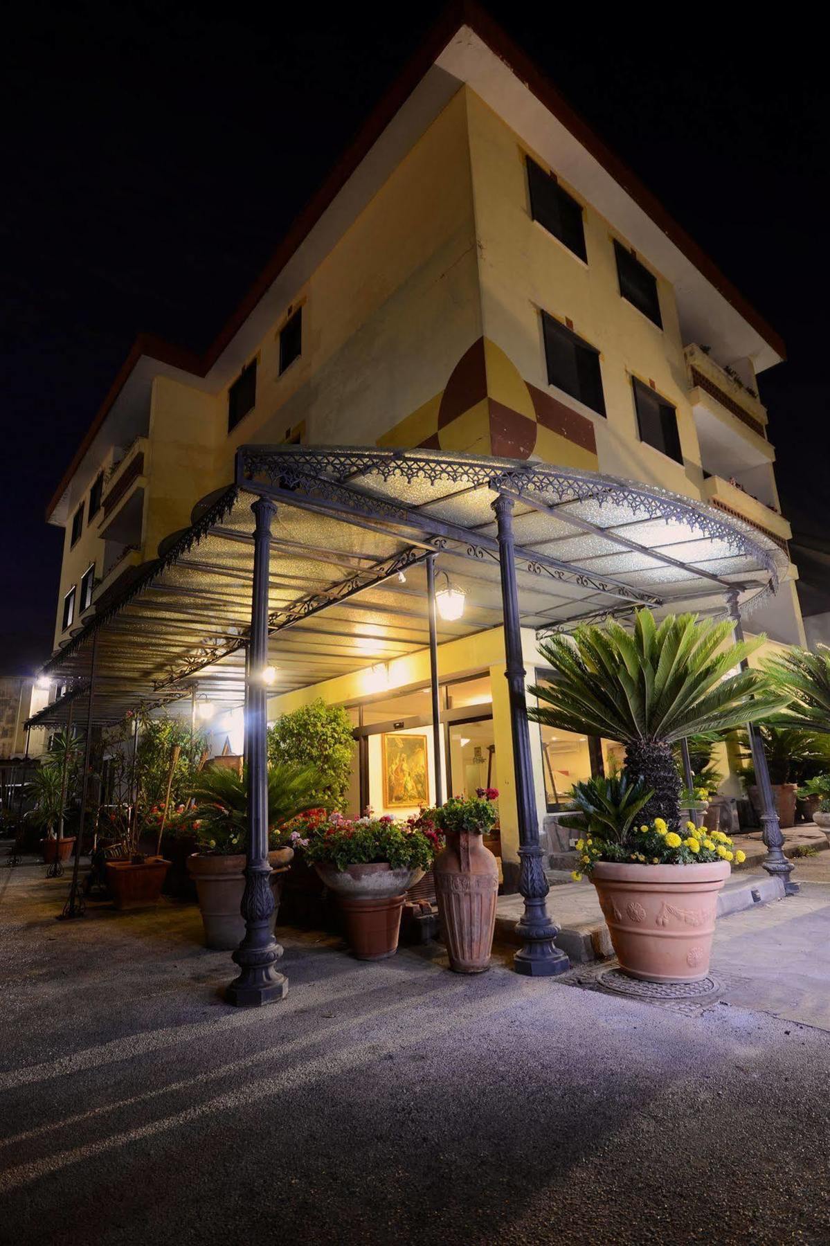 Hotel Clinton Casoria Εξωτερικό φωτογραφία