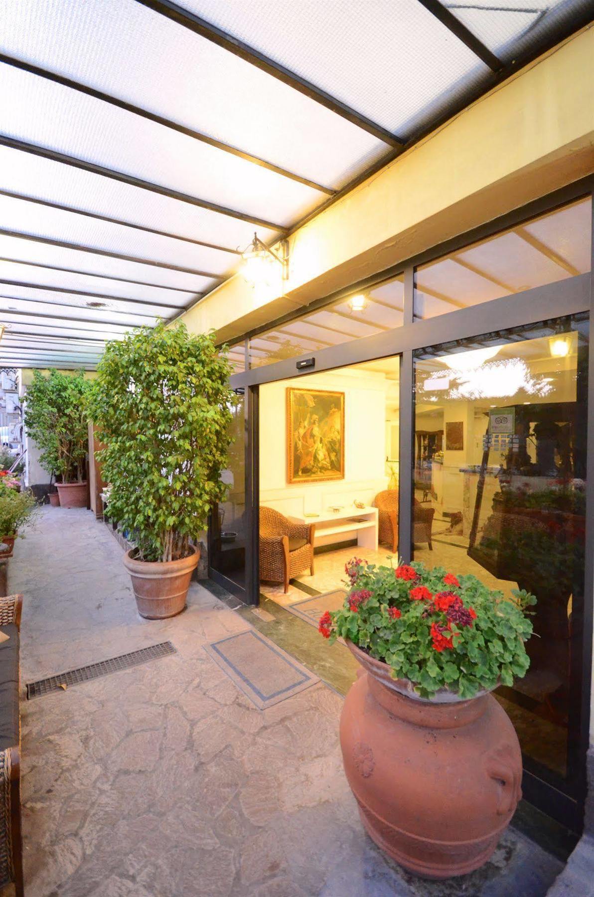 Hotel Clinton Casoria Εξωτερικό φωτογραφία