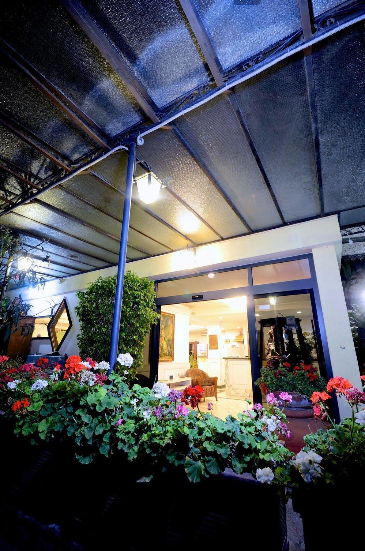 Hotel Clinton Casoria Εξωτερικό φωτογραφία