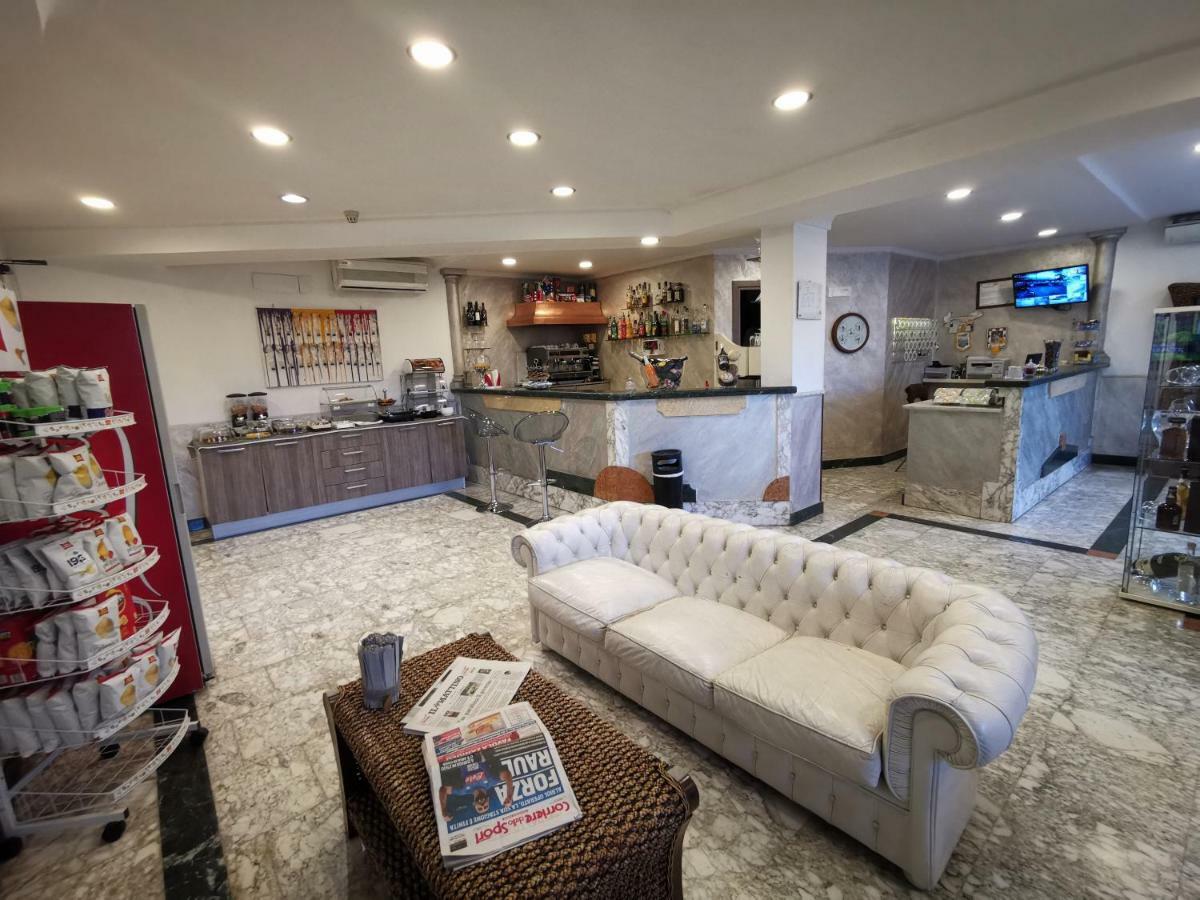 Hotel Clinton Casoria Εξωτερικό φωτογραφία
