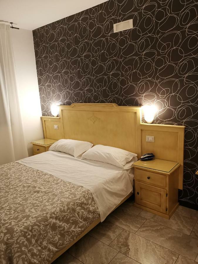 Hotel Clinton Casoria Δωμάτιο φωτογραφία